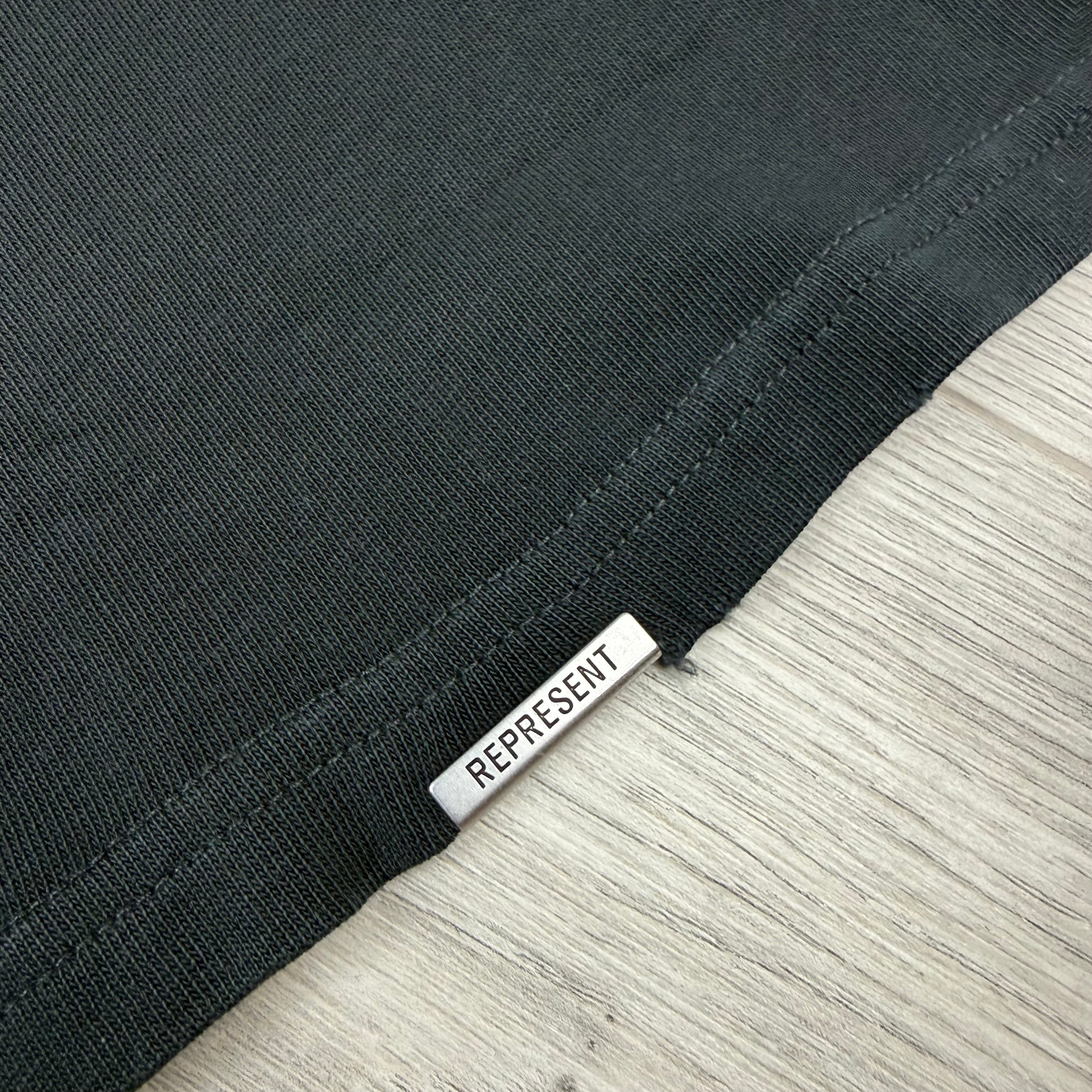 Represent 'Legacy Crest' T-Shirt - Black